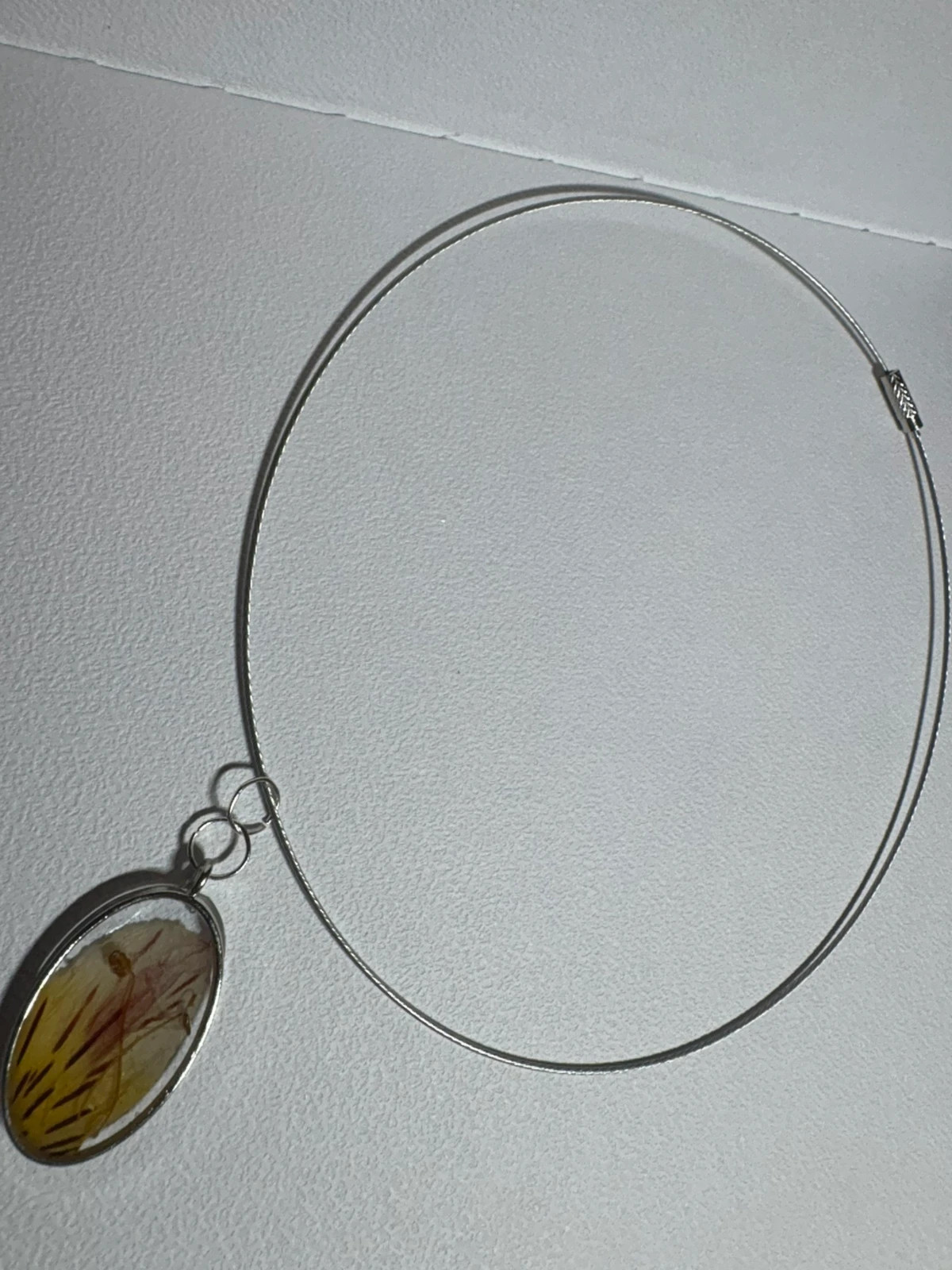 Colgante con pétalo de flor de Alstroemeria (amoi)
