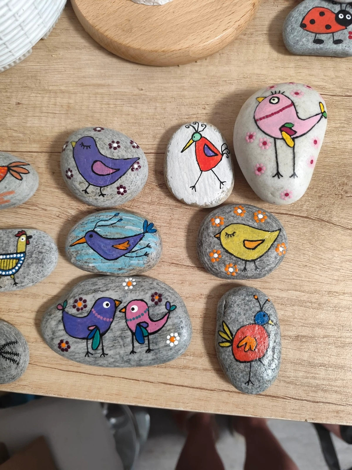 Piedra pintadas a mano (amoi)