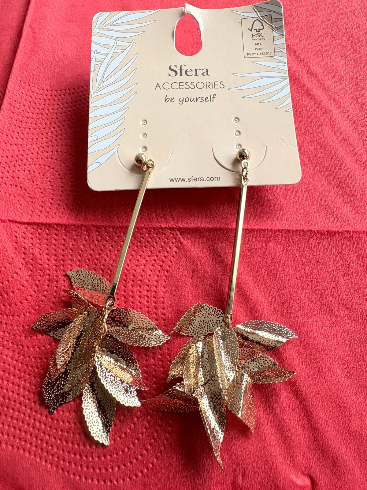 Pendientes largos dorados de sfera (amoi.a) – Sfera 2