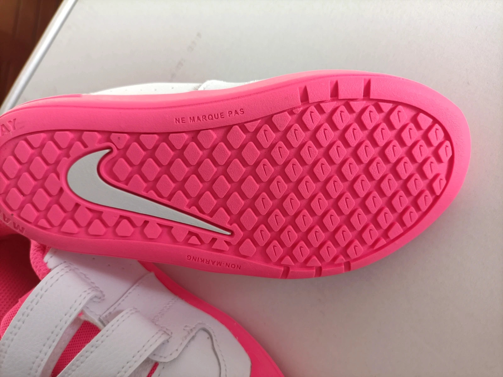 Tennis blanc et fuscia de Nike taille 27 (amsl.M) – Nike – taille 27 5
