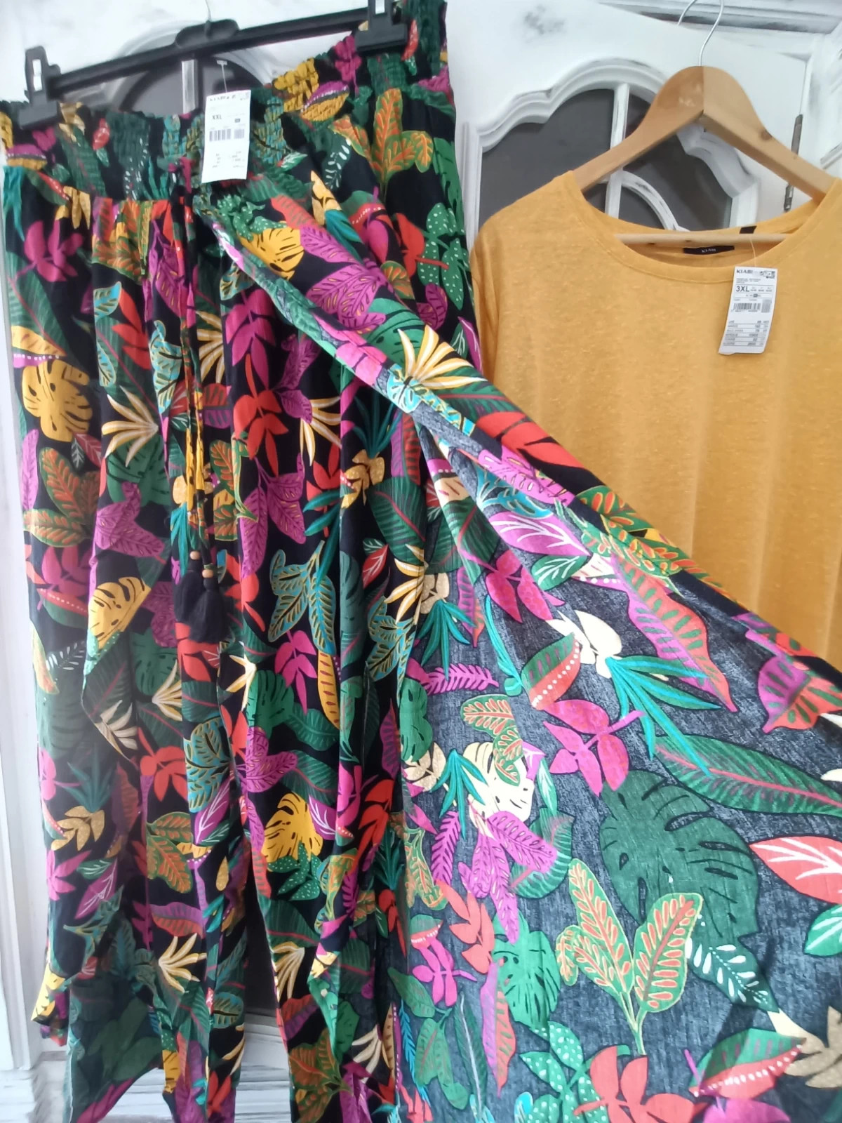 Conjunto Kiabi pantalón floreado XXL y camiseta 3XL (amoi.ZC) – Kiabi – taille XXL / 44 / 16 5