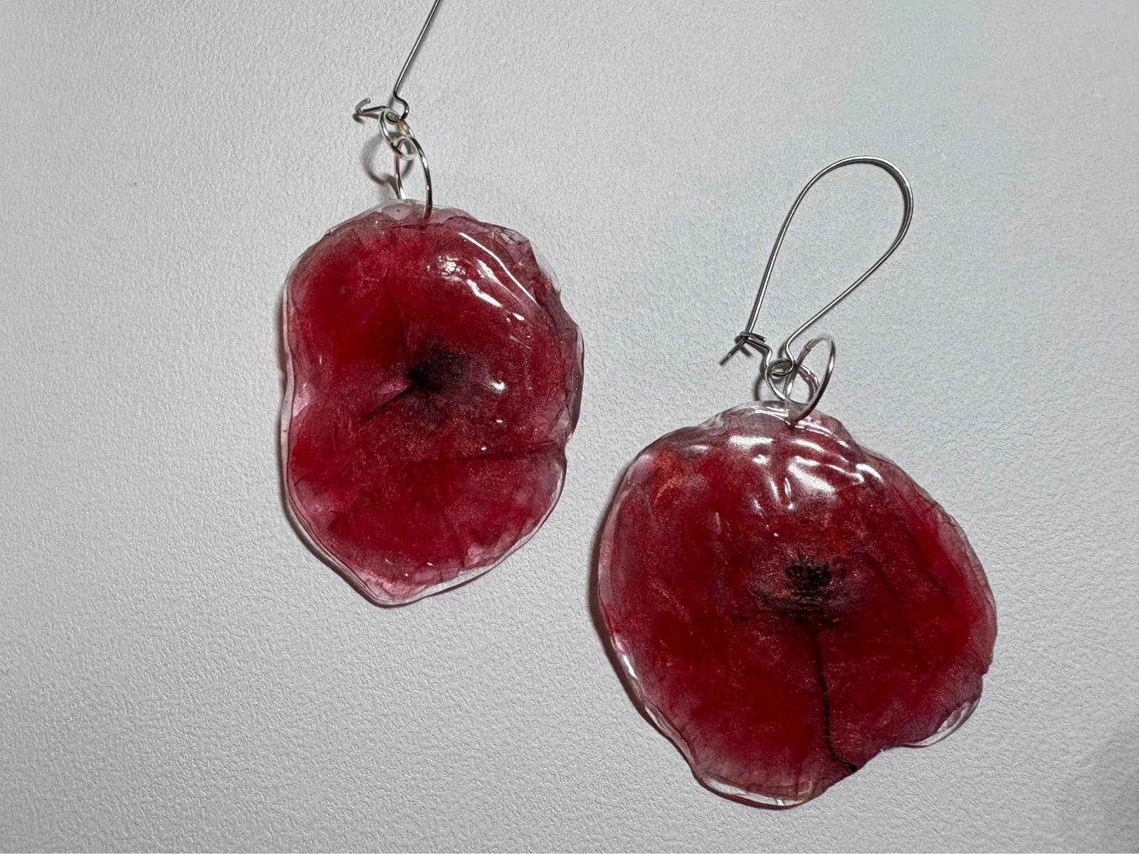 Pendientes flor natural de amapola la fragilidad de un instante eterno. (amoi)