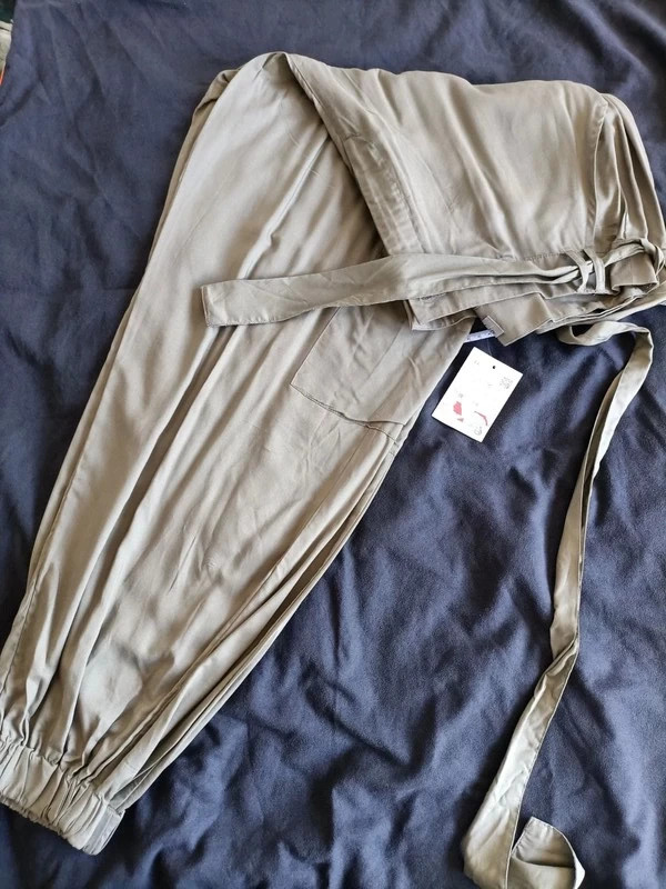 Pantalón fino color caqui con bolsillos talla 44 (amoi) – C&A – taille XXL / 44 / 16 2
