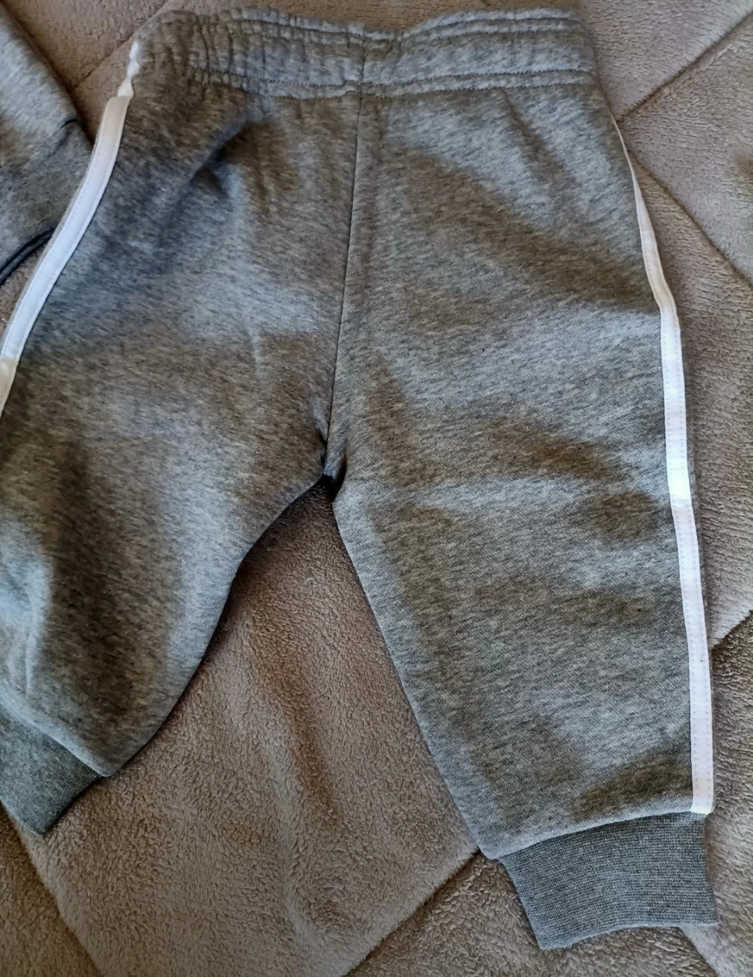 Survêtement Adidas Outline Hoodie gris et blanc taille 9-12 mois (amsl.11) – adidas – taille 9-12 mois / 74 cm 4