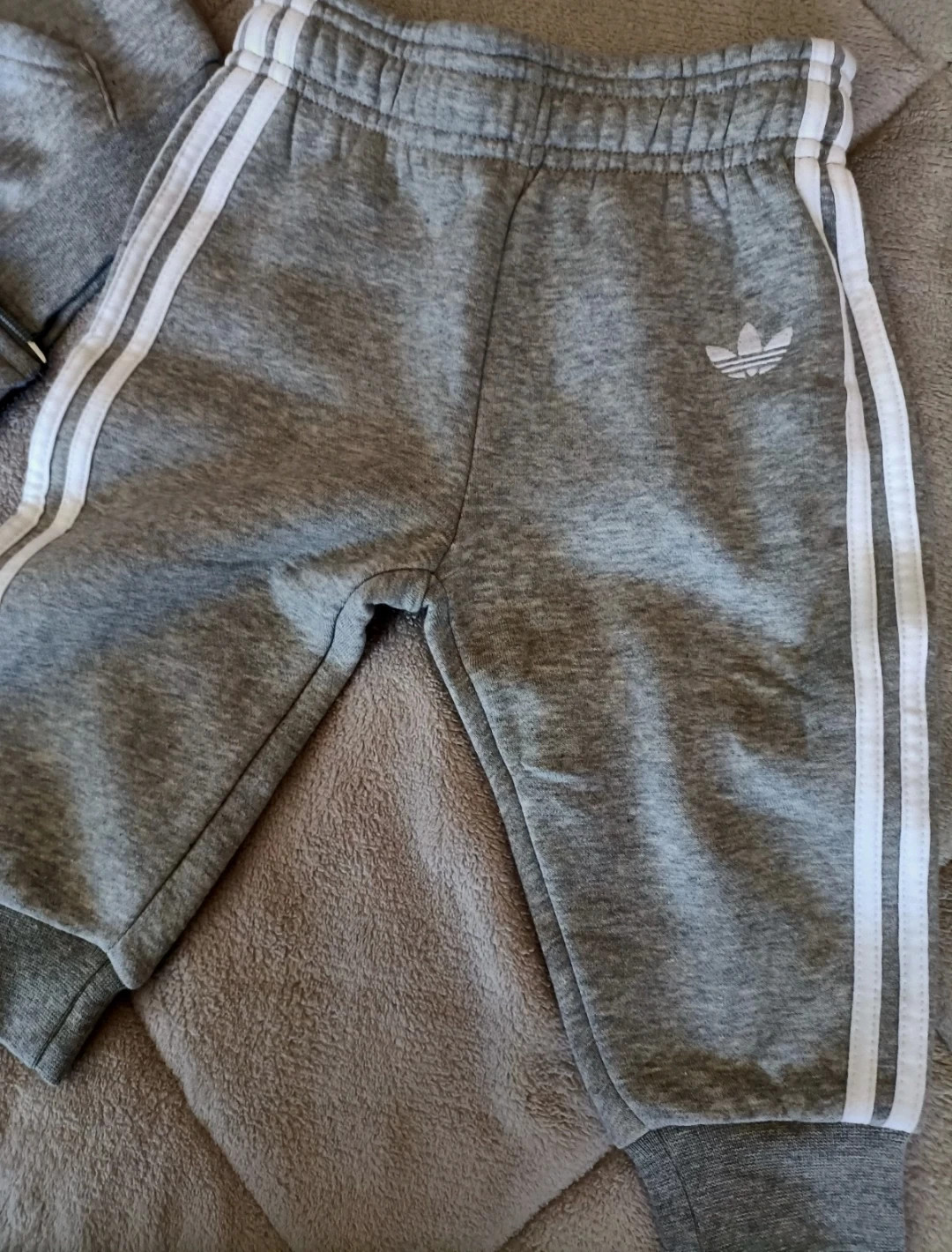Survêtement Adidas Outline Hoodie gris et blanc taille 9-12 mois (amsl.11) – adidas – taille 9-12 mois / 74 cm 3