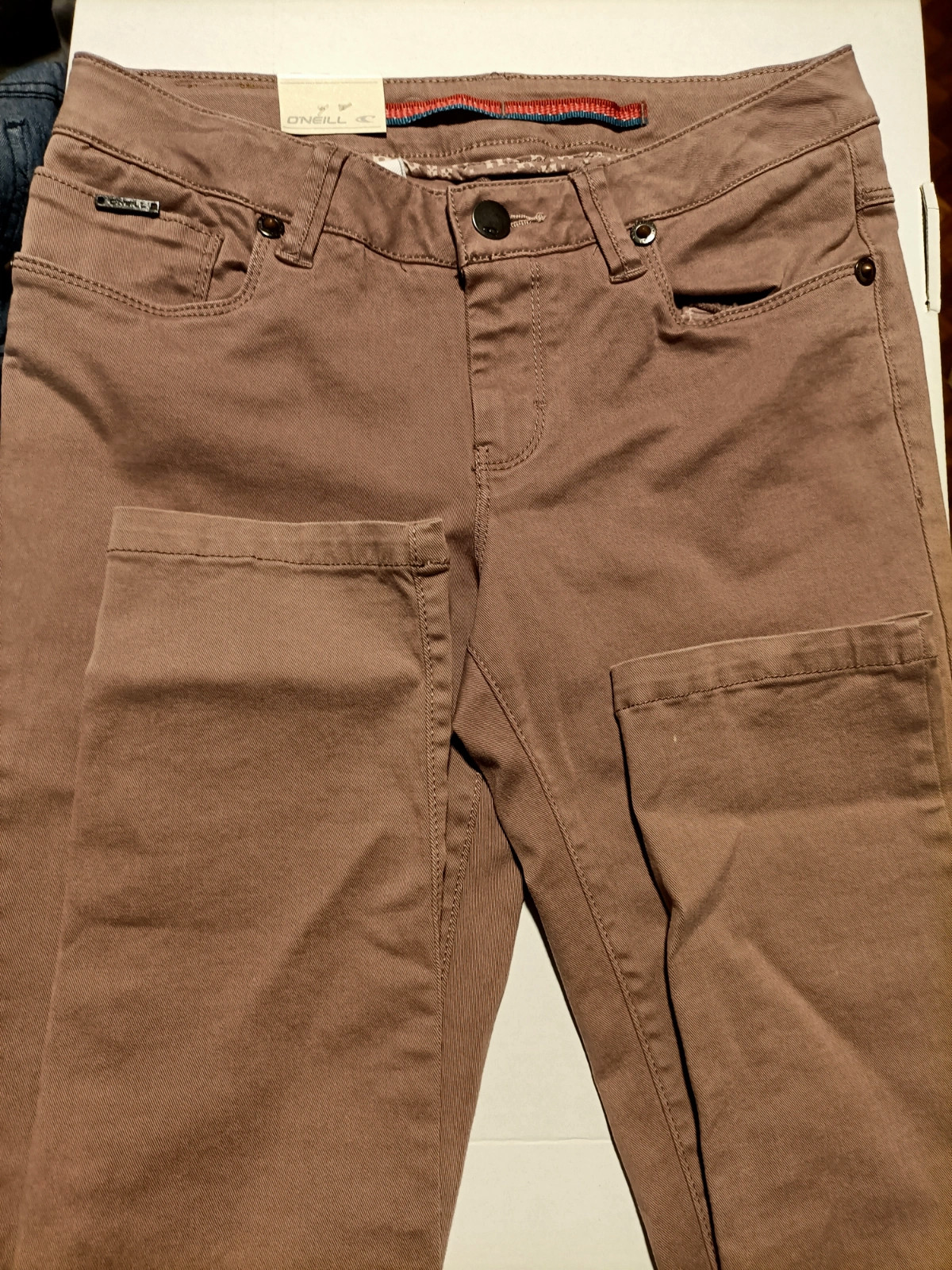 Pantalón Slim fit ONEILL color entre marrón y malva talla 164 mide 34cm de cintura (amsl)