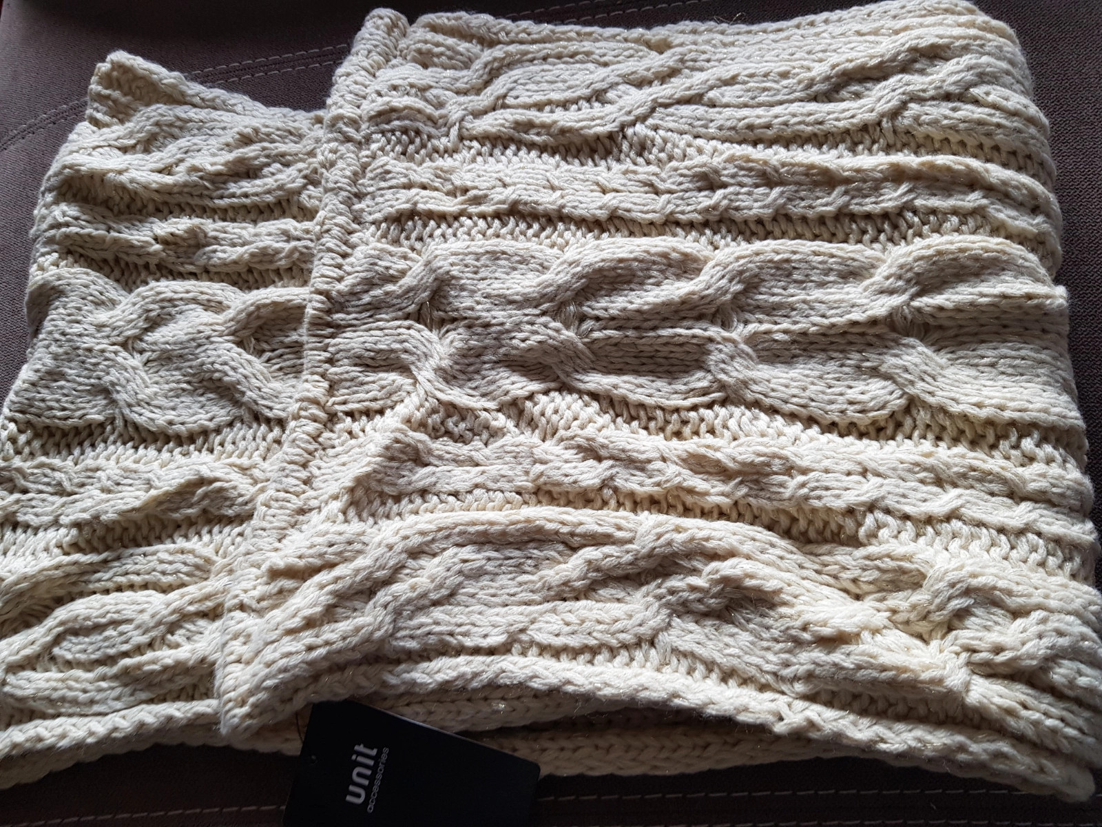 Bufanda infinita color beige con brillo (amsl)(3) – Unit 5