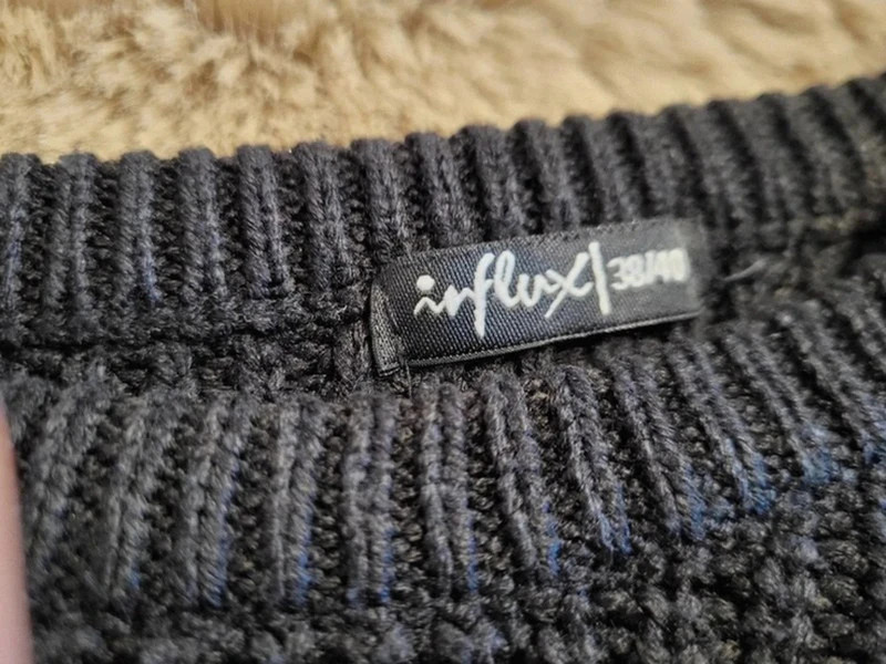 Pull noir Influx avec lacet sur le côté – 0138