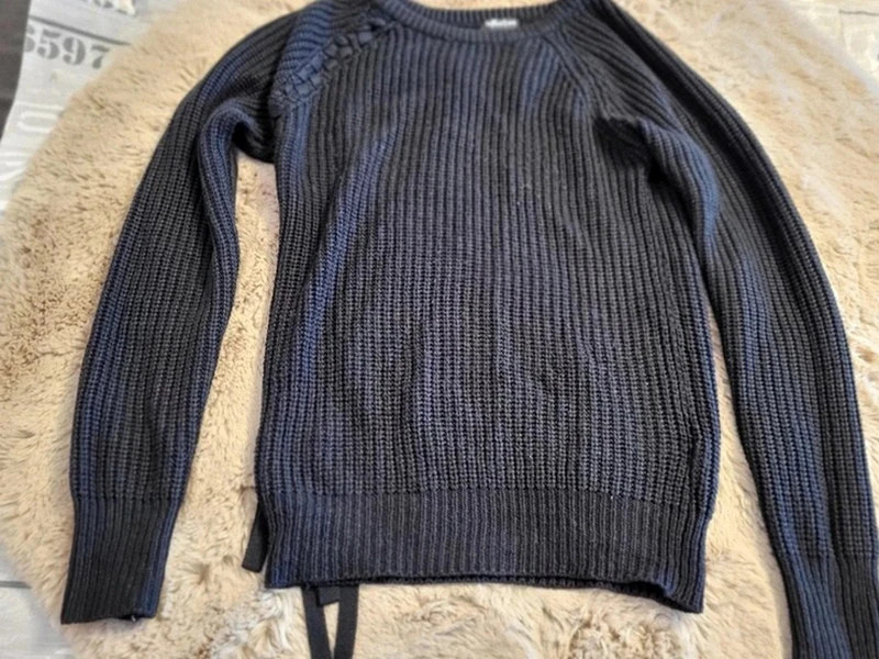 Pull noir Influx avec lacet sur le côté – 0138 – Noir – taille M / 38 / 10 4