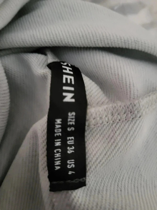 Sweat à capuche robe cintrée n188 – Shein – taille S / 36 / 8 3