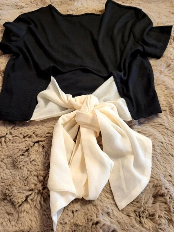 Top noir côtelé avec nœud satiné blanc –n0139 – Boture – taille M / 38 / 10 4