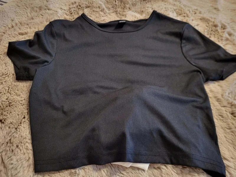 Top noir côtelé avec nœud satiné blanc –n0139 – Boture – taille M / 38 / 10 3