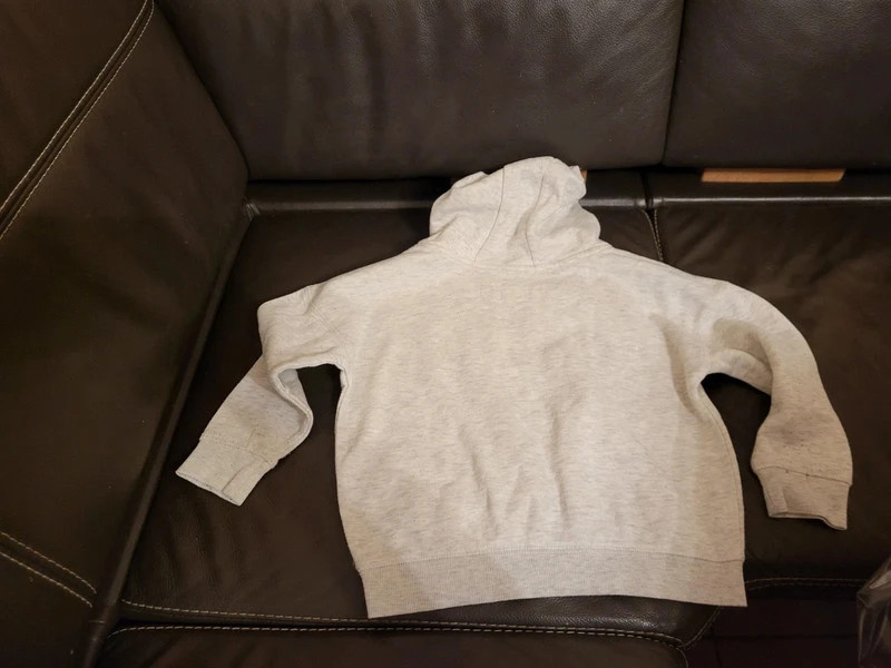 n111 - Sweat à capuche Primark – Primark – taille 4 ans / 104 cm 2
