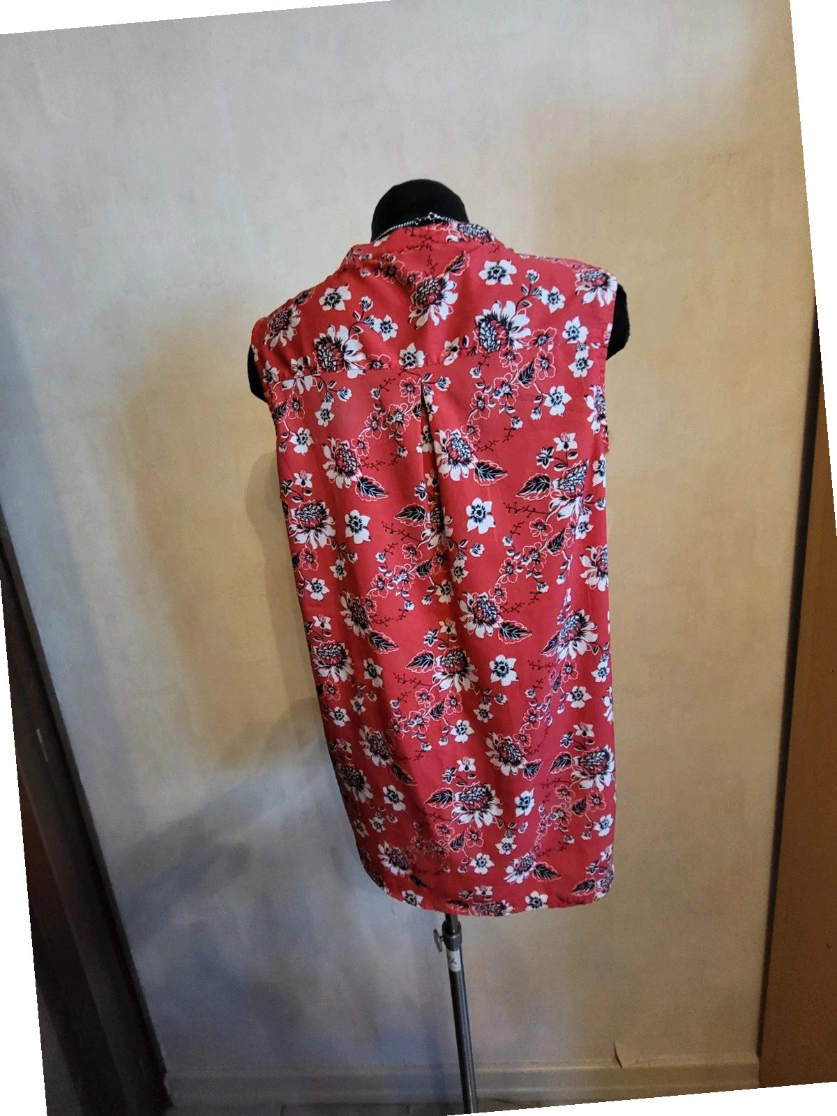 chemisier sans manches fleuri rouge n165 – sans marque – taille XXL / 44 / 16 2
