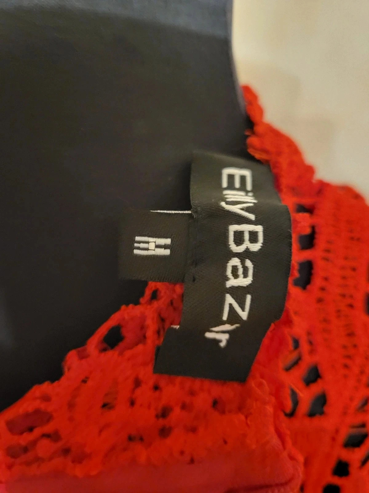 Robe magnifique rouge n 160 – Eilly Bazar – taille M / 38 / 10 3