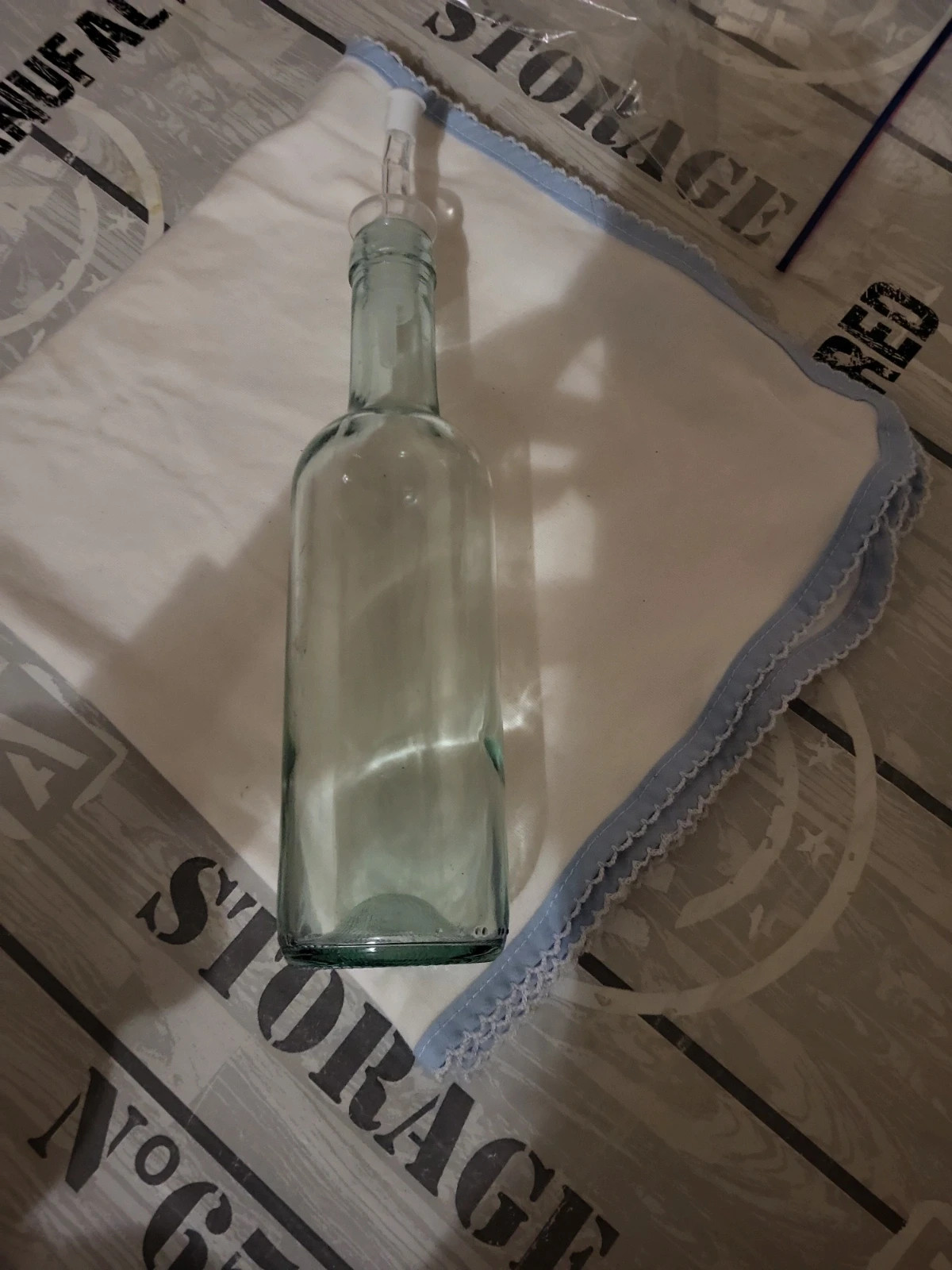 Bouteille en verre avec bec verseur n40 – Inconnu 2