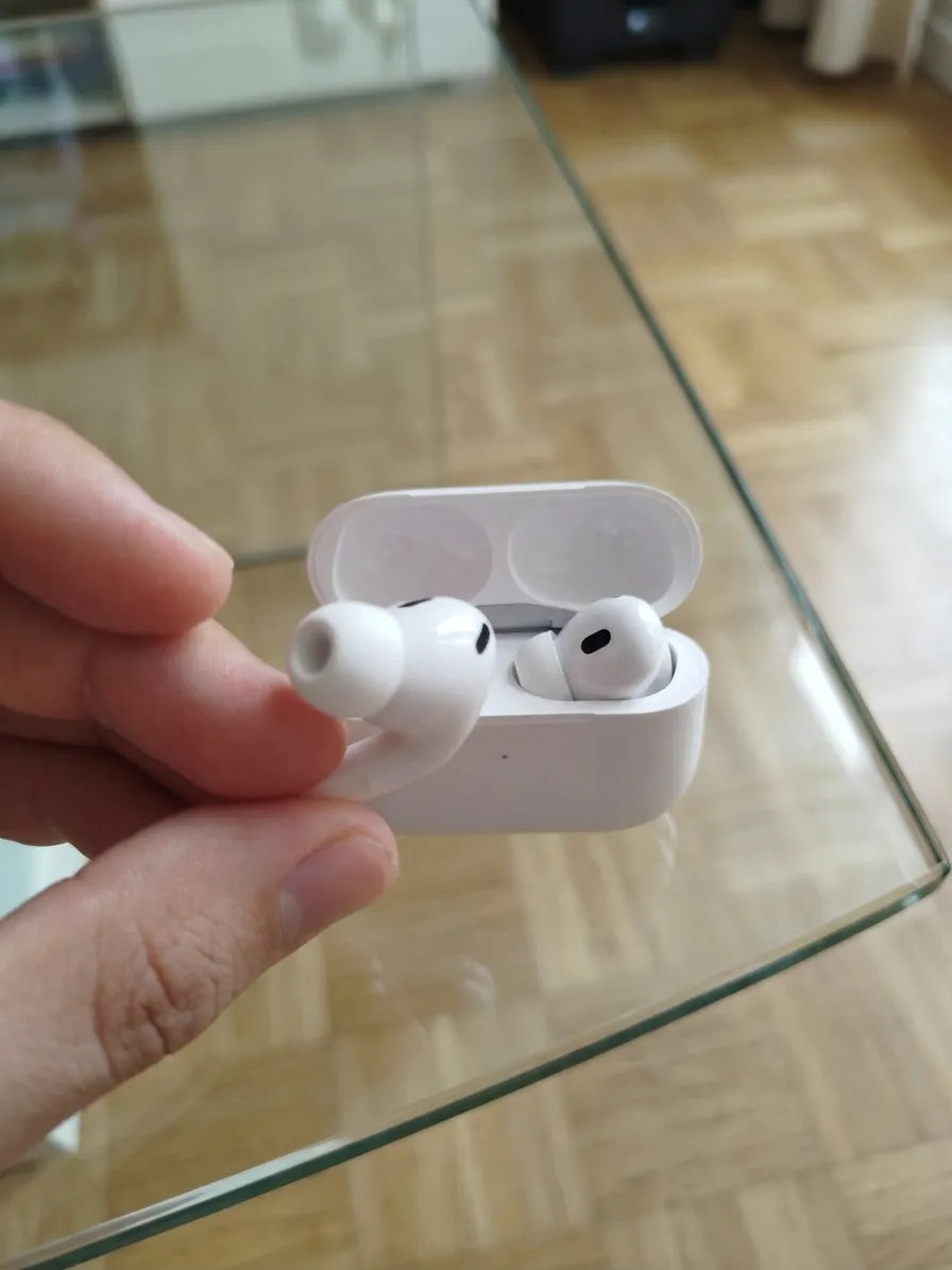 Apple AirPods Pro with charging case 2