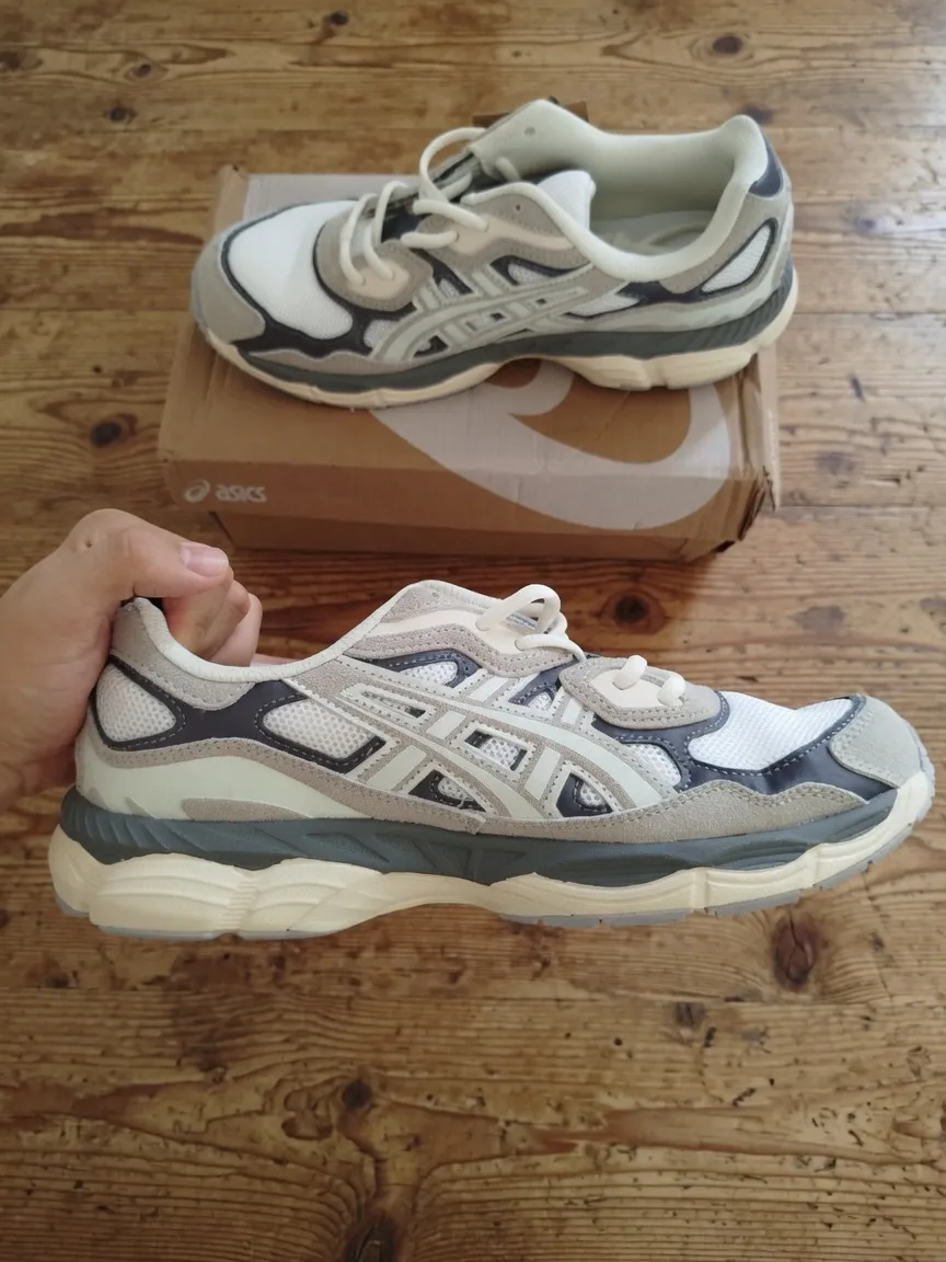 White Athletic Sneakers 4