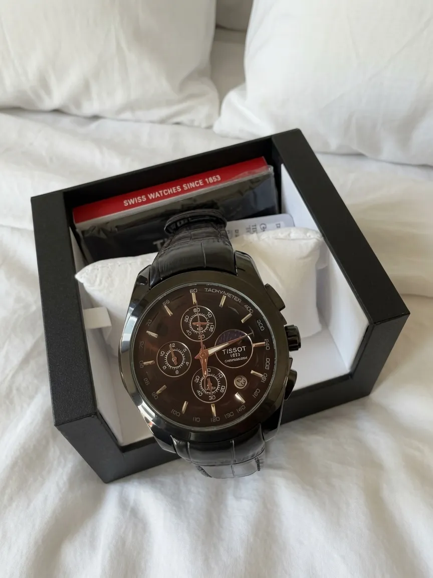 Montre chronographe cadran noir bracelet cuir 3