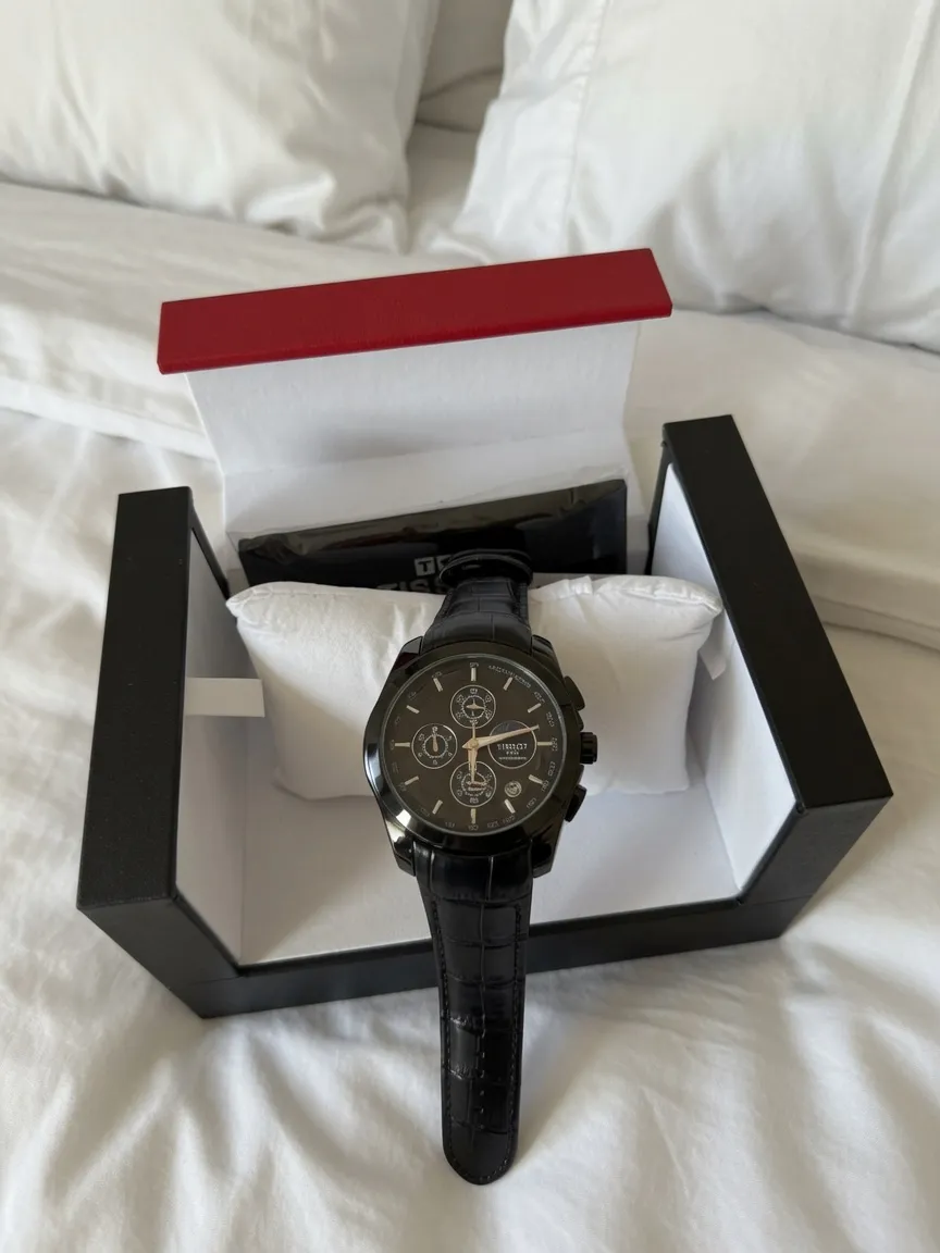 Montre chronographe cadran noir bracelet cuir