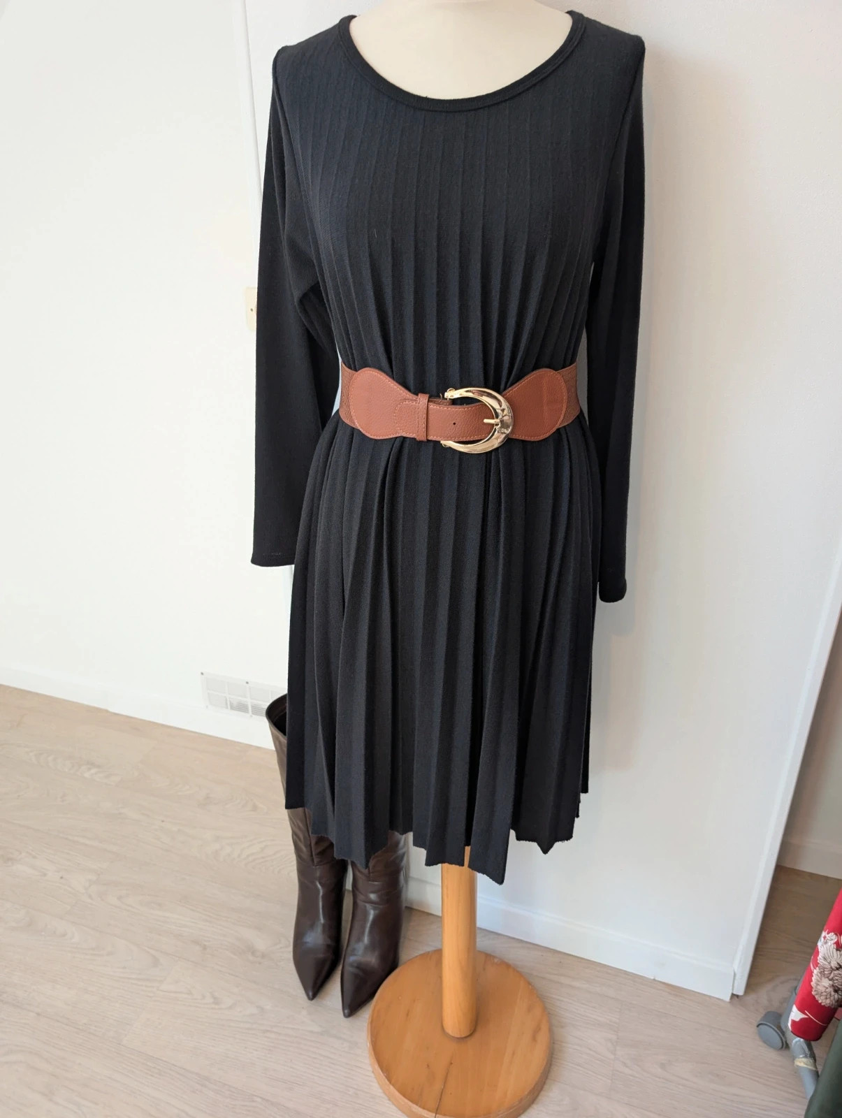 Petite robe noire plissée Automne hiver / laine et viscose/ TU
