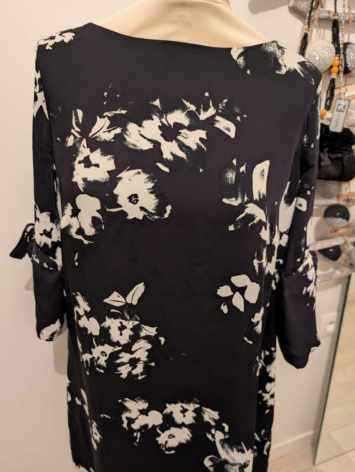 Robe noire imprimé fleurs / Taille 42 / H&M – H&M – taille XL / 42 / 14 2