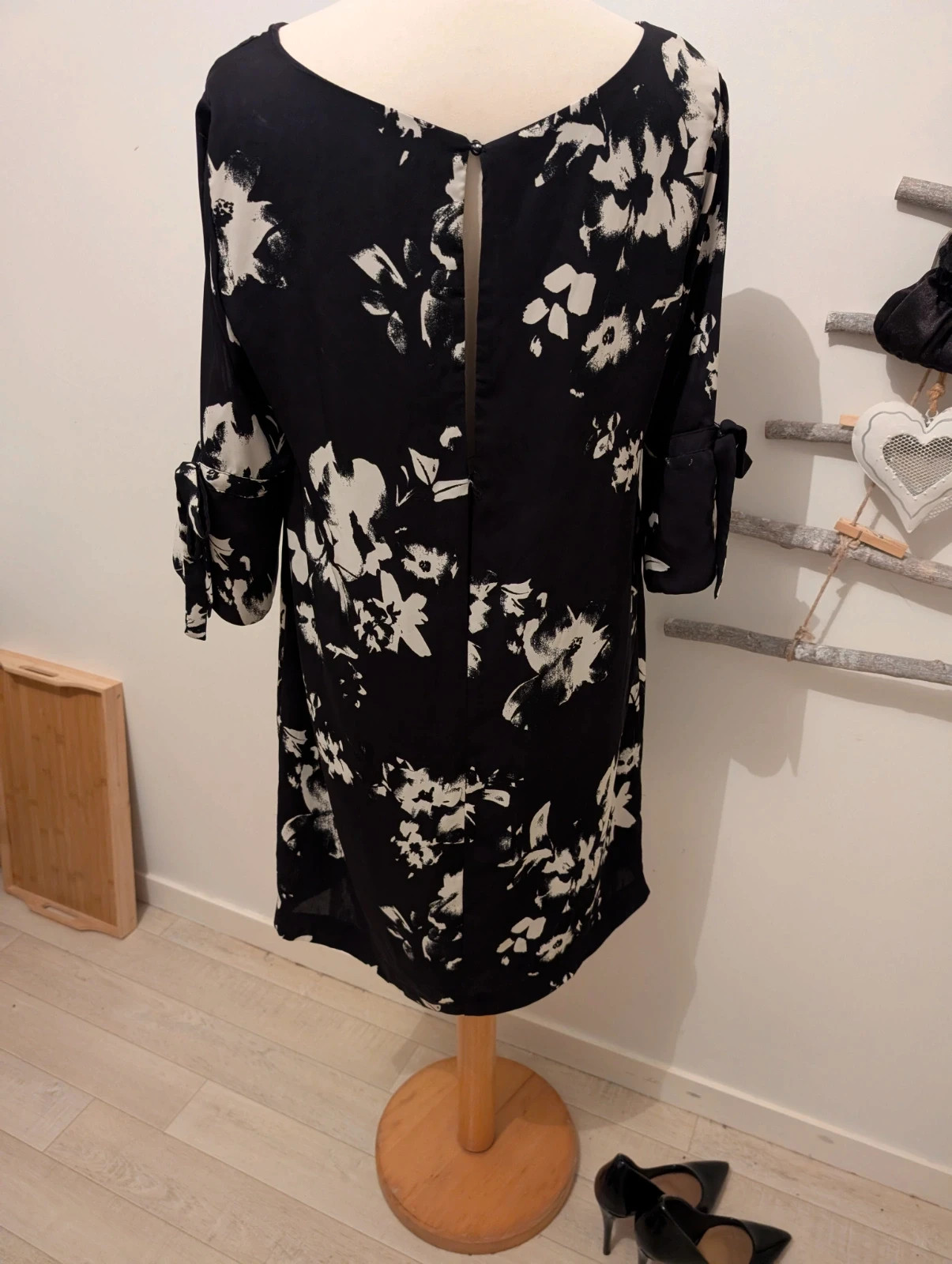 Robe noire imprimé fleurs / Taille 42 / H&M – H&M – taille XL / 42 / 14 5