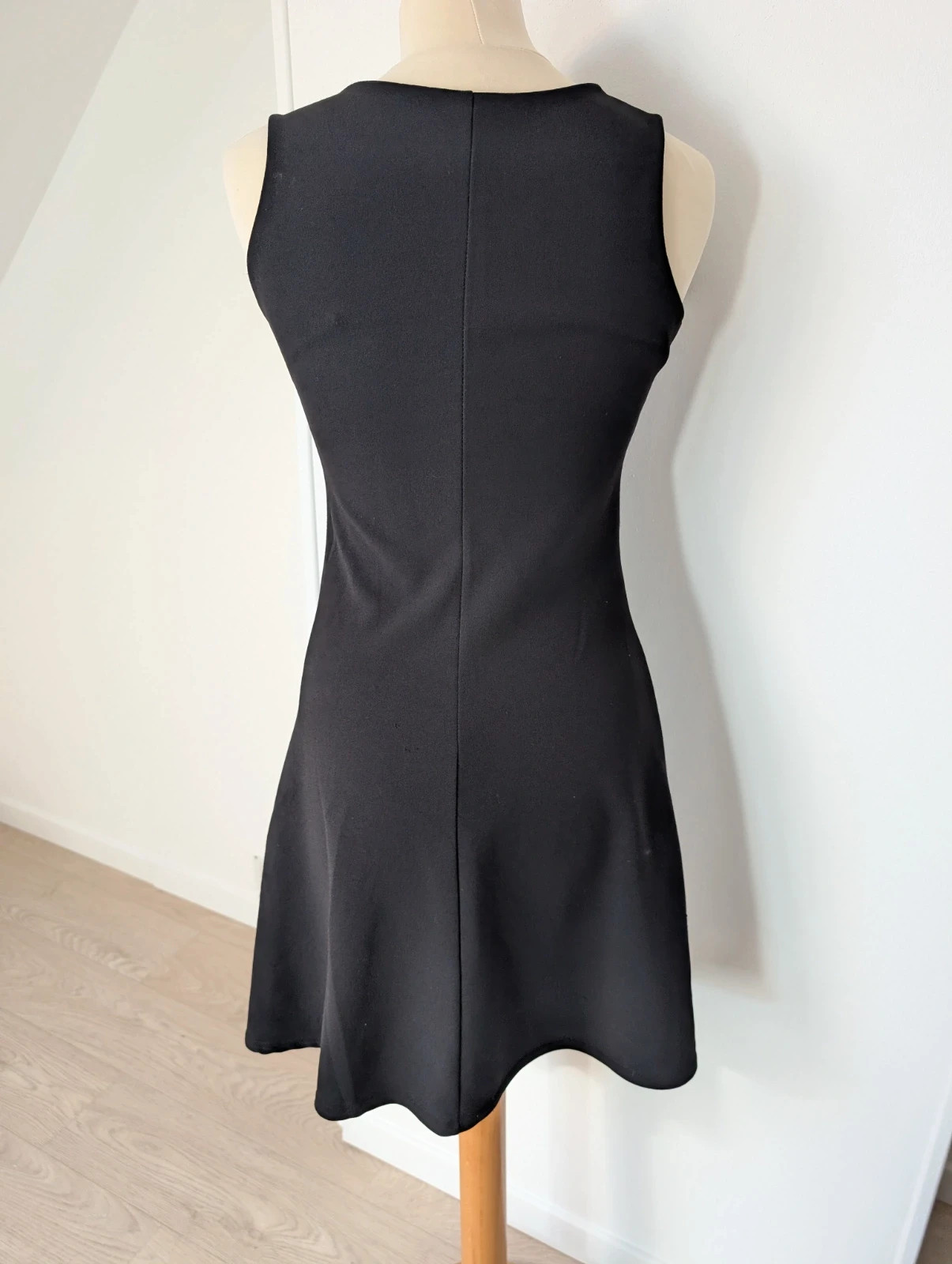 Petite robe noire / ceintrée/ automne hiver / Taille 38 – New Collection – taille M / 38 / 10 2