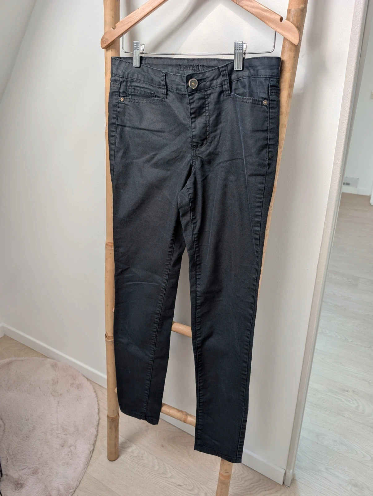 Pantalon noir / Taille 38/40 / Marque Véro Moda – Vero Moda – taille M / 38 / 10 2