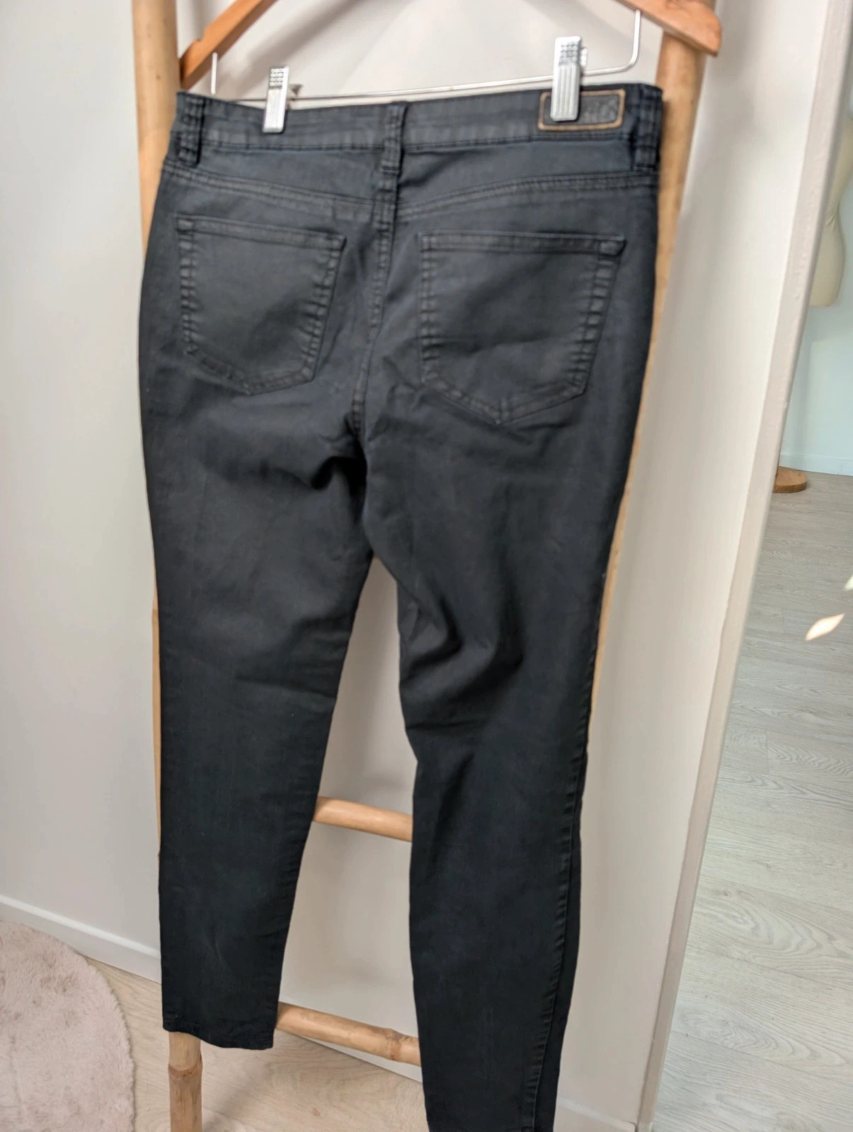 Pantalon noir / Taille 38/40 / Marque Véro Moda – Vero Moda – taille M / 38 / 10 4