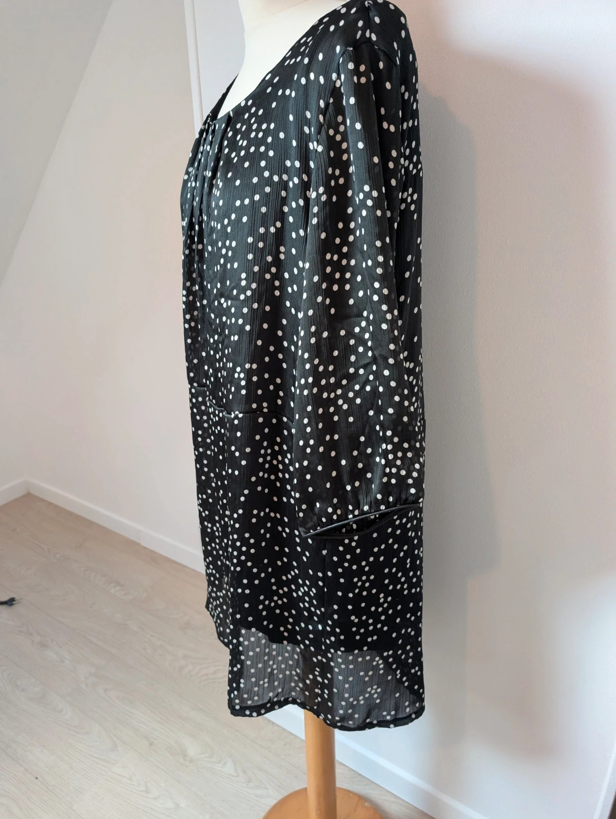 Robe noire à pois / Taille 46 /. Marque Julie Guerlande – Julie Guerlande – taille XXXL / 46 / 18 2
