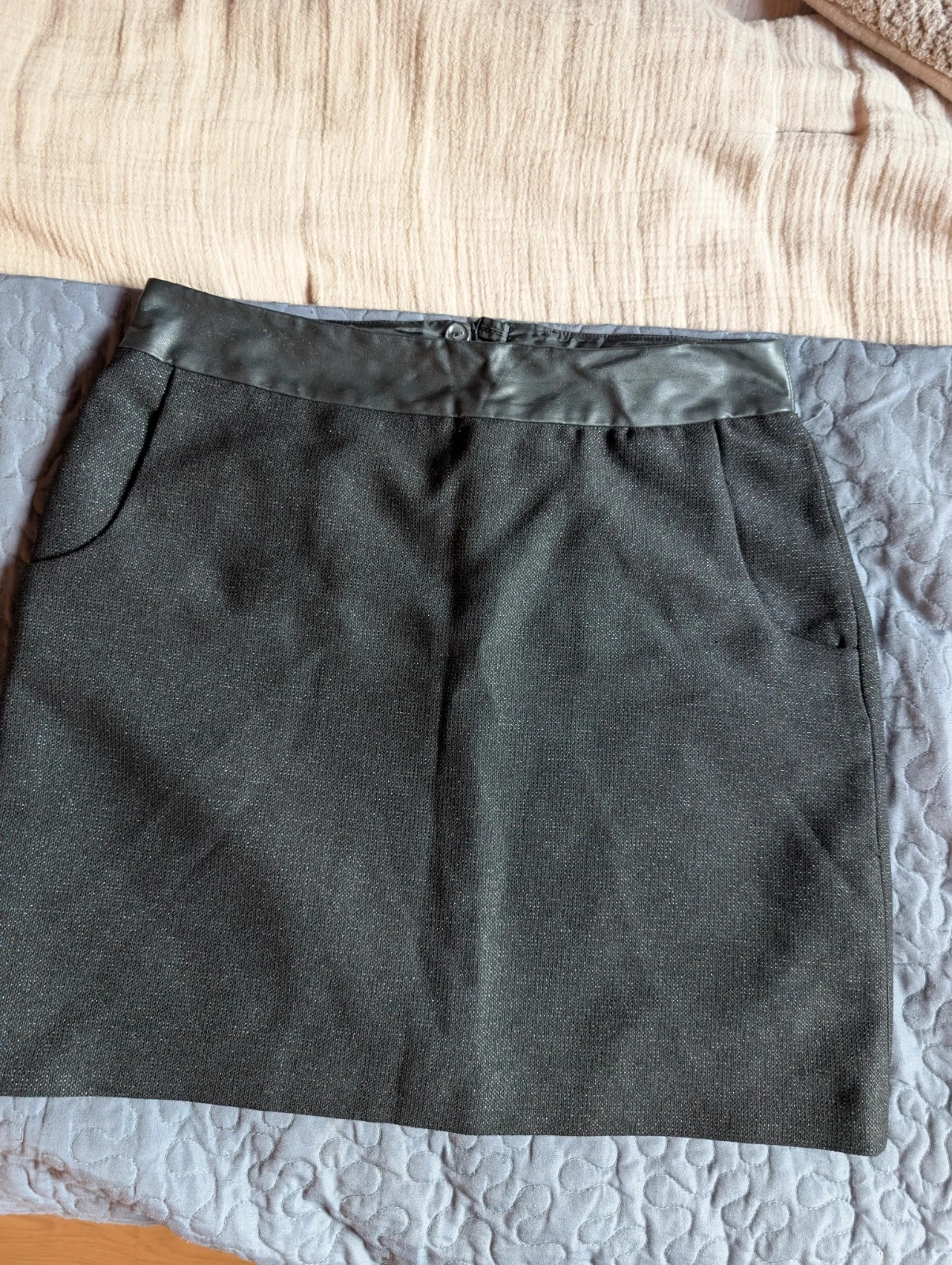 Petite jupe noire / camaïeu / Taille 40 – Camaïeu – taille L / 40 / 12 3