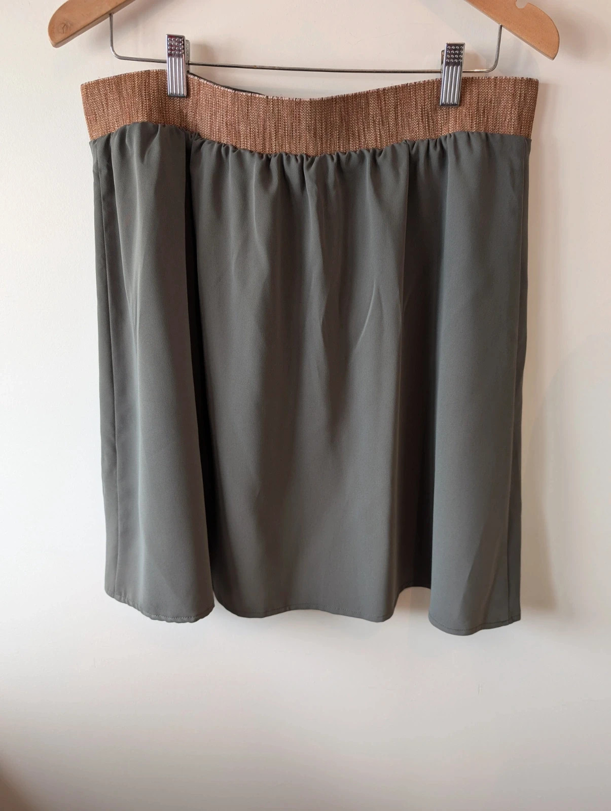 Jupe courte kaki , chic , Taille 46 de chez Grain de Malice – Grain de Malice – taille XXXL / 46 / 18 2