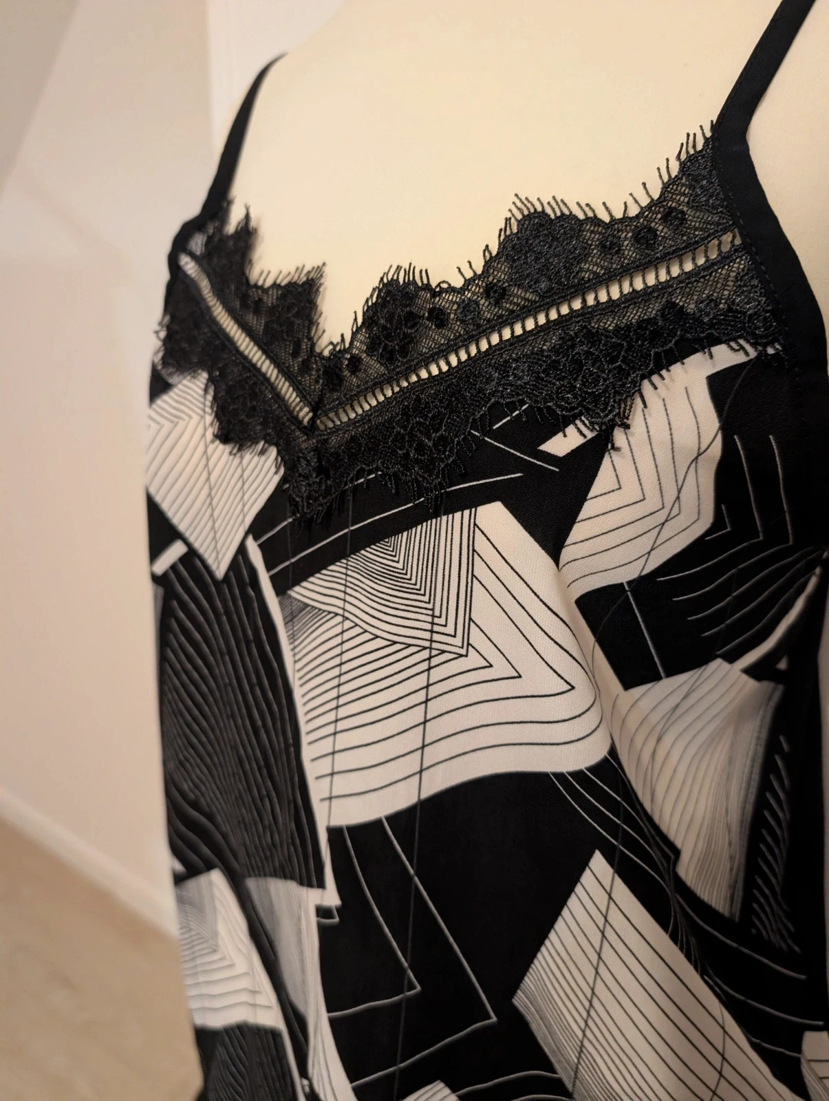 Débardeur effet satiné noir et blanc motig / Taille 40 – Agathe Velmont – taille L / 40 / 12 2