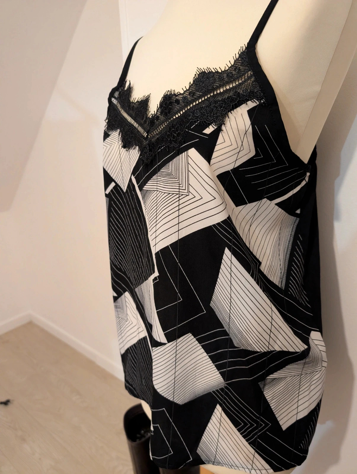 Débardeur effet satiné noir et blanc motig / Taille 40 – Agathe Velmont – taille L / 40 / 12 3
