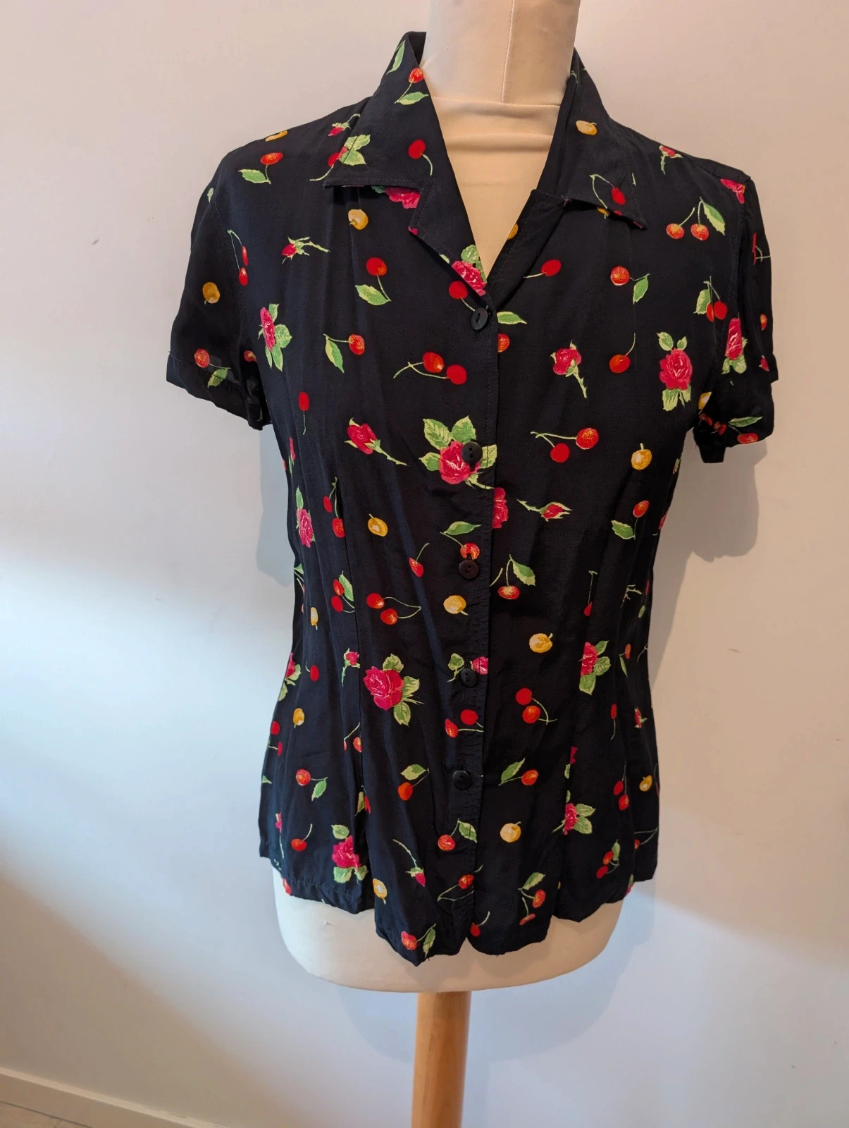 Chemisier vintage motifs cerises année 88 Claude St Genest Taille 36/38