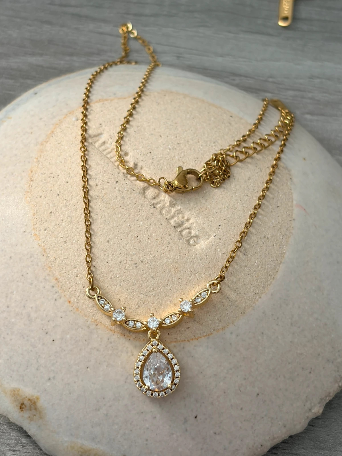 Collier Poire doré en acier inoxydable 304