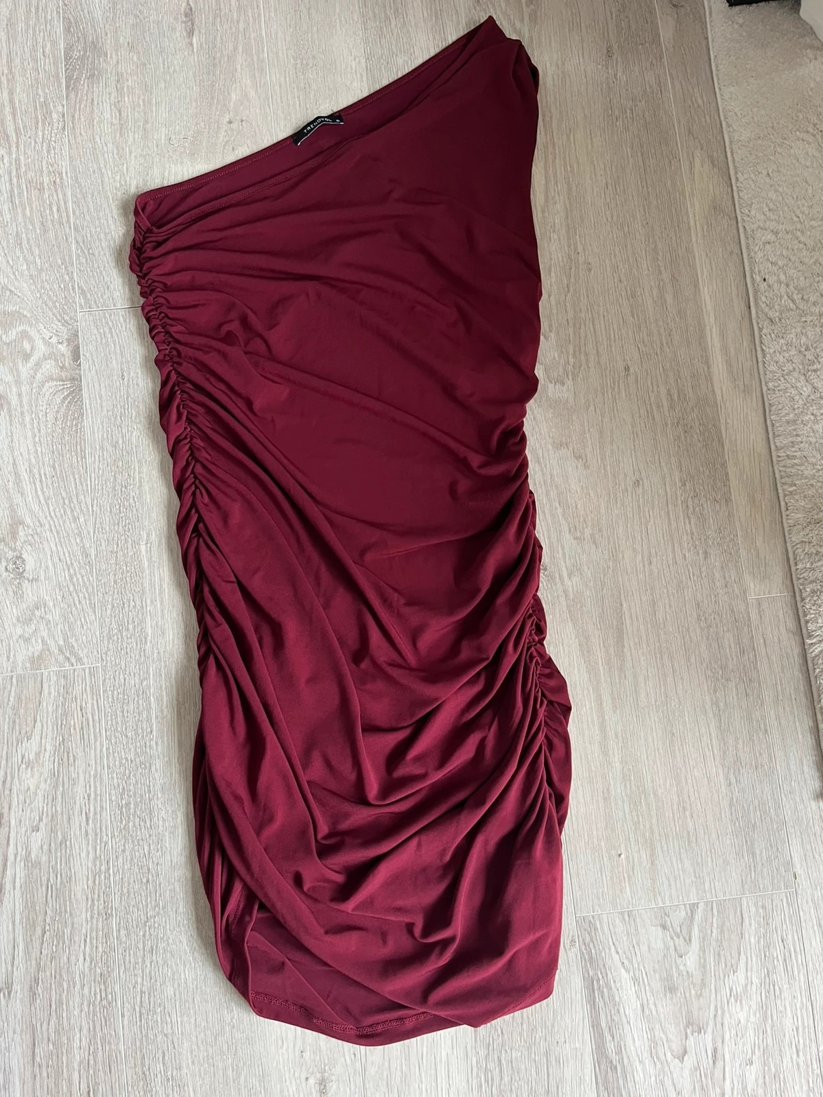 Robe asymétrique bordeau - ASOS Trendyol