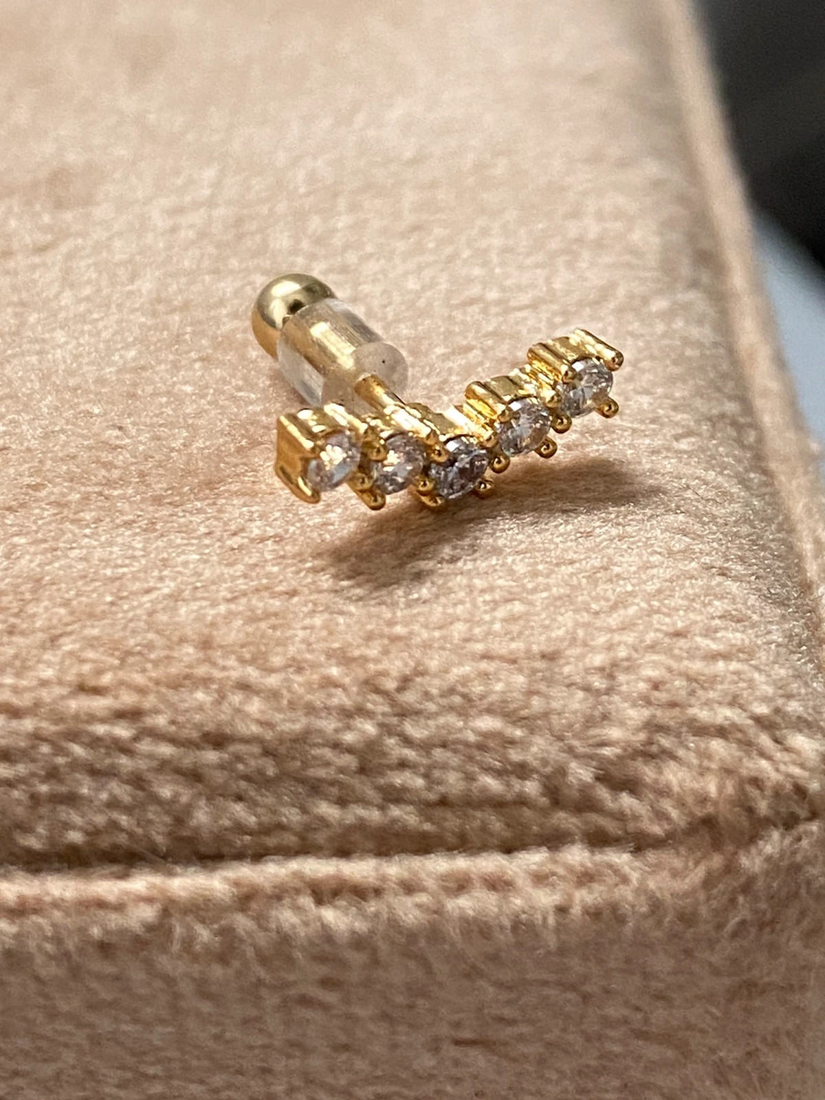 Piercing à vis pour oreille