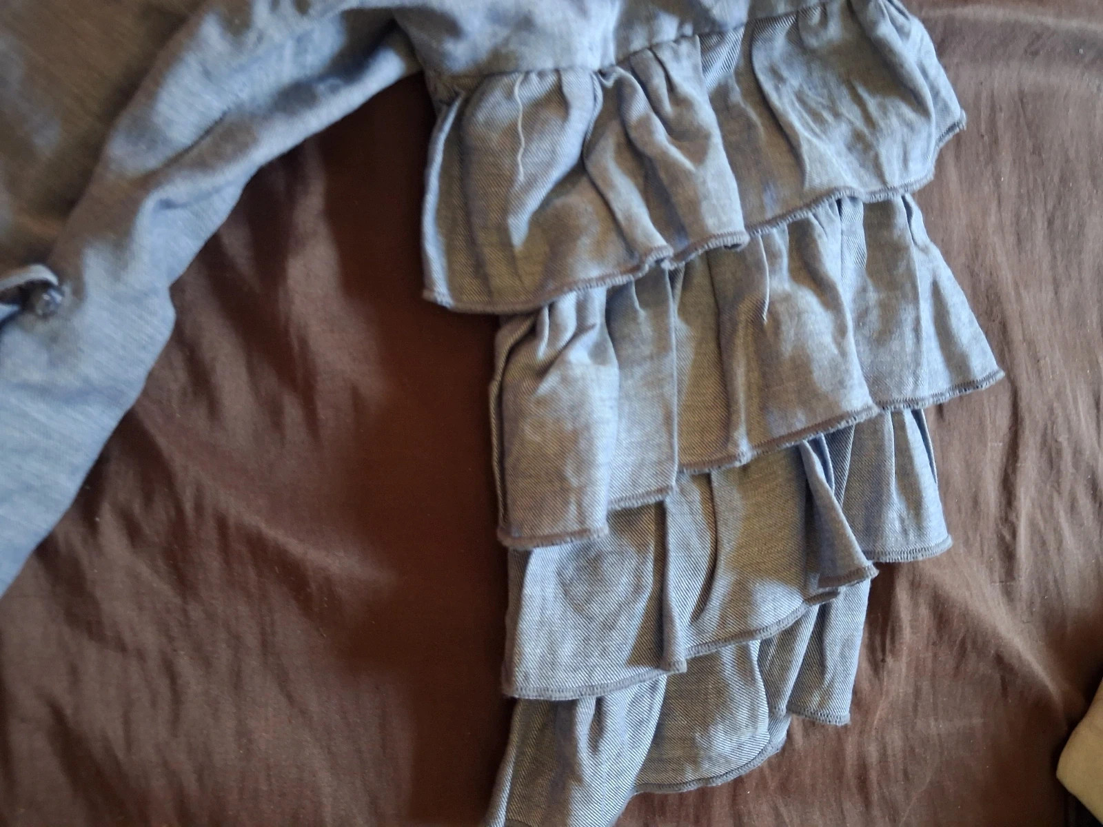 Blusa / Top cruzado gris con volantes Talla S – taille S / 36 / 8 2