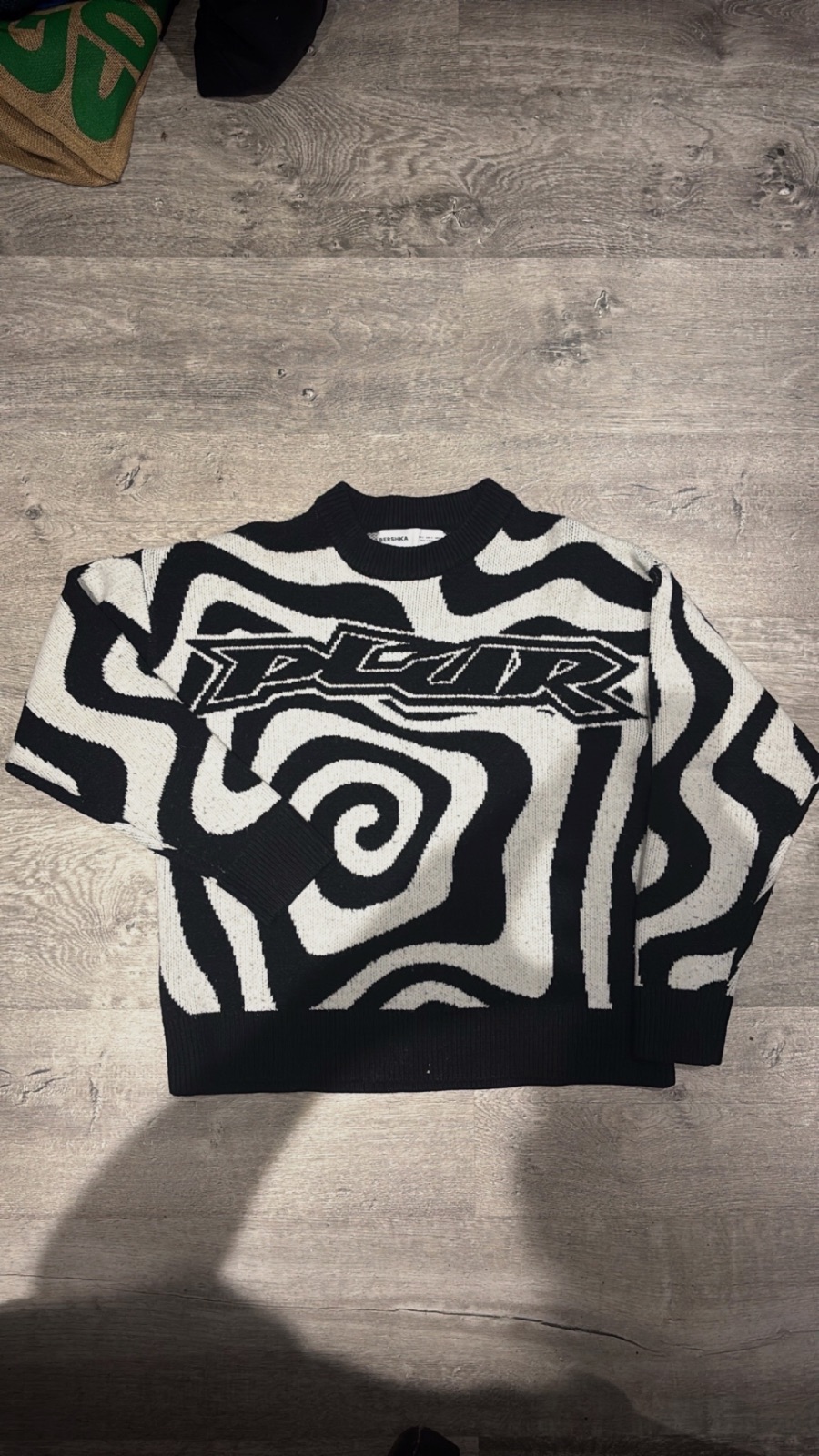 Bershka pull maille graphique noir blanc S – Bershka – taille S 5
