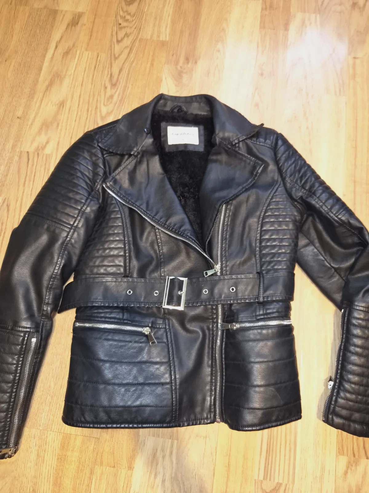 Chaqueta de piel sintética negra con cuello de pelo – King of Fashion – taille S 2