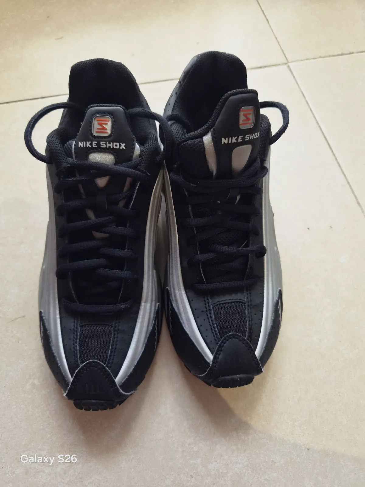 Zapatillas Nike Shox R4 plateadas y negras – Nike – taille EU 38 3