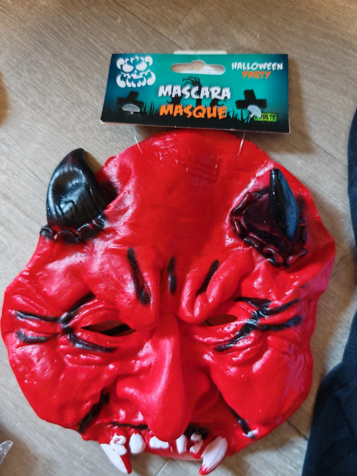 Masque démon rouge – Adulte – Halloween – Neuf avec étiquette