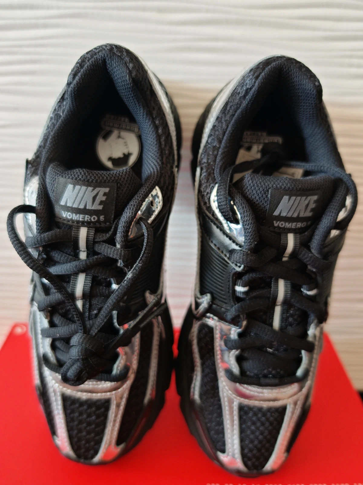 Très belle Baskets Nike Zoom Vomero 5 Noir / Chrome – Neuves – Taille 37,5 – Nike – taille EU 37 4