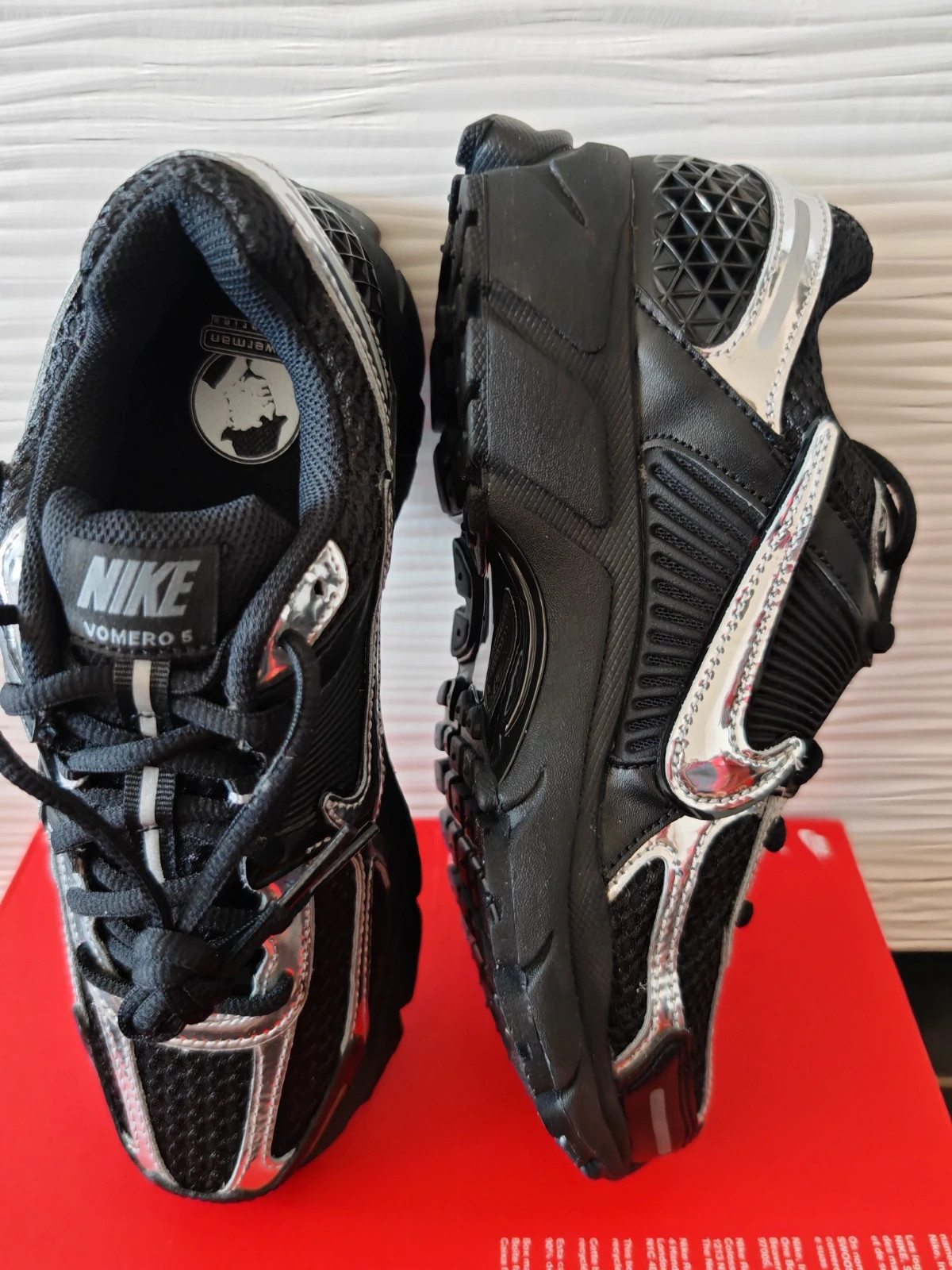 Très belle Baskets Nike Zoom Vomero 5 Noir / Chrome – Neuves – Taille 37,5 – Nike – taille EU 37 5