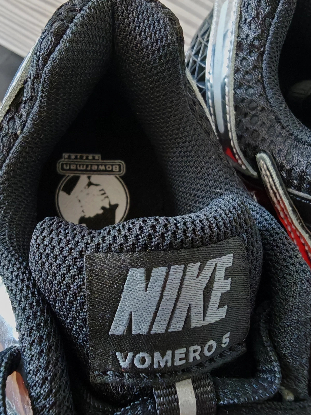 Très belle Baskets Nike Zoom Vomero 5 Noir / Chrome – Neuves – Taille 37,5