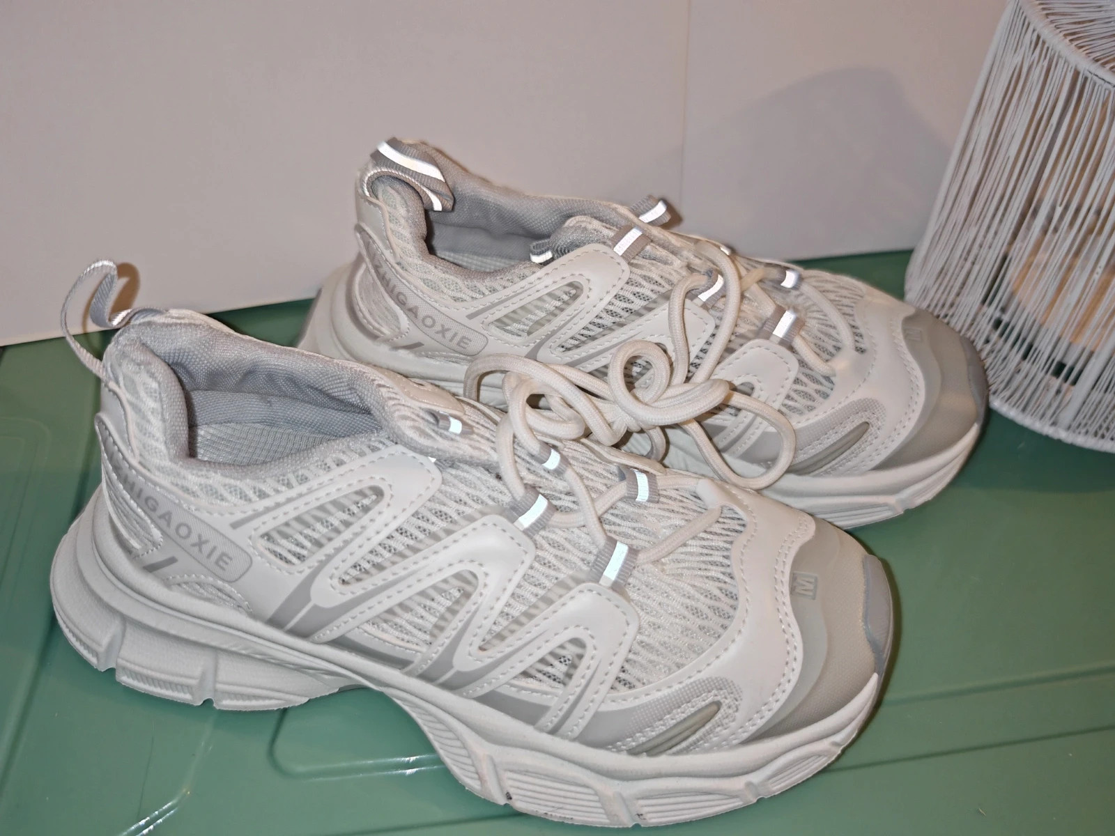 Baskets femme blanches style running – Pointure 37 – Neuves
