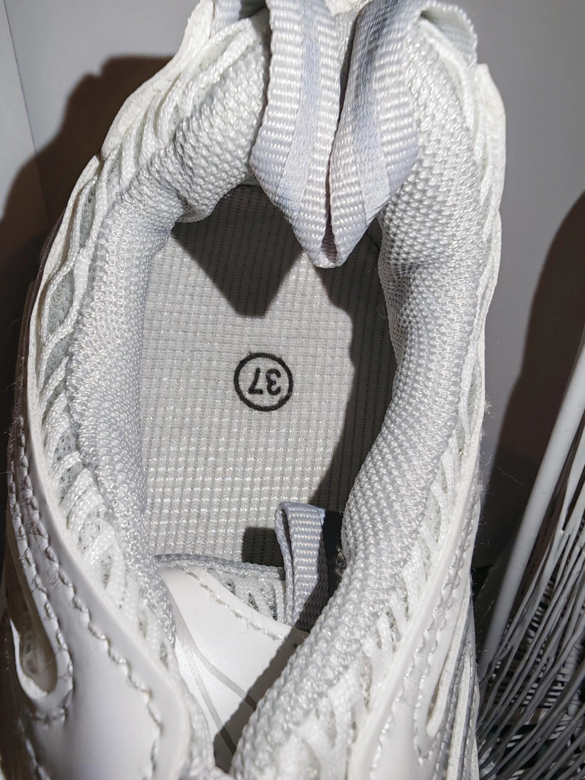 Baskets femme blanches style running – Pointure 37 – Neuves – Autre – taille 37 5