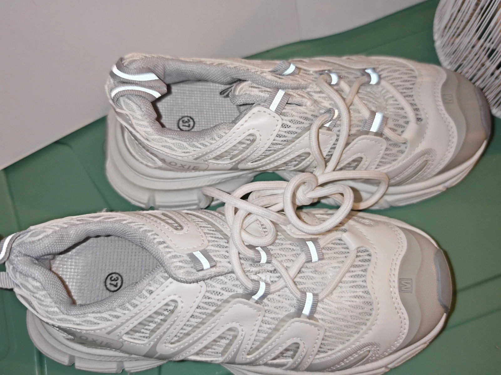Baskets femme blanches style running – Pointure 37 – Neuves – Autre – taille 37 2